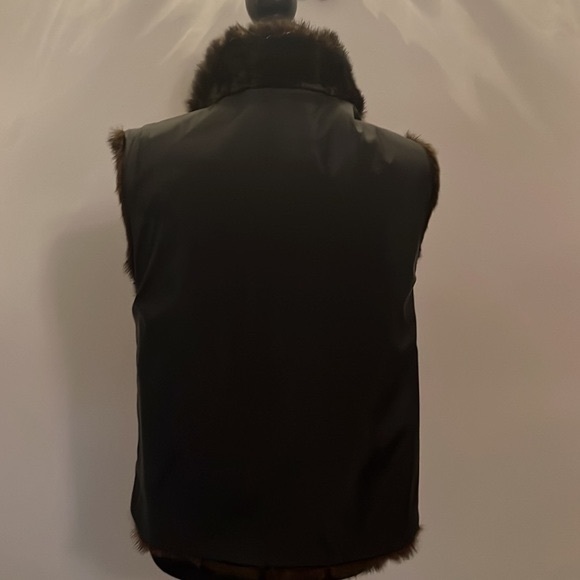 Gorgeous Brown Faux Fur Reversible Vest - Picture 8 of 12